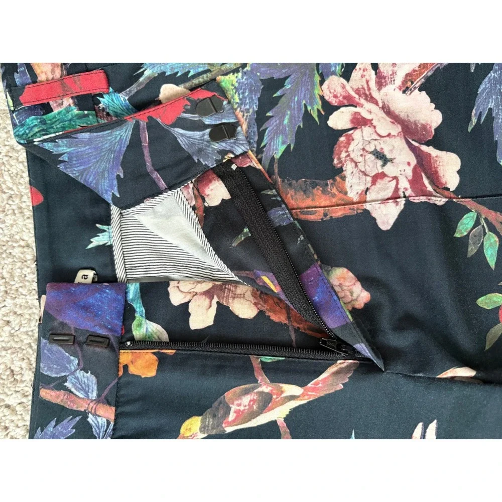 Alice + Olivia Floral Whimsigoth Bird Print Trousers Slim Leg  Black  Size 6